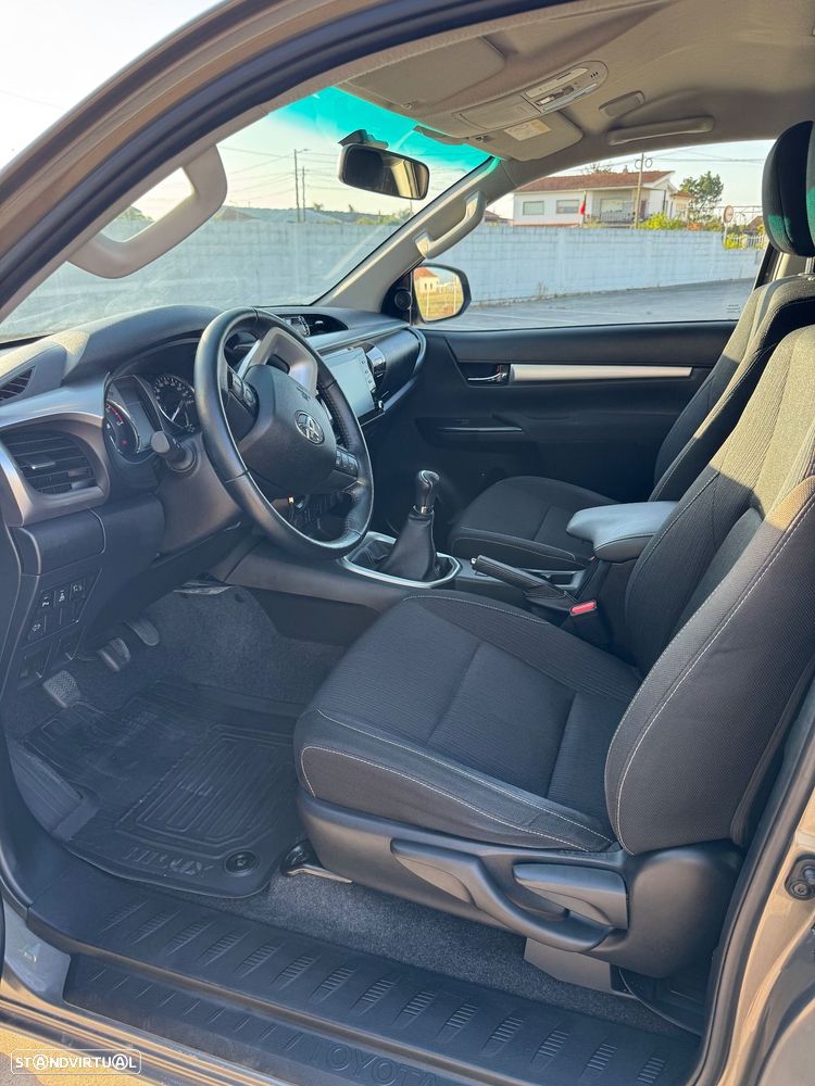 Toyota Hilux 2.4 D-4D 4WD Trial - 4