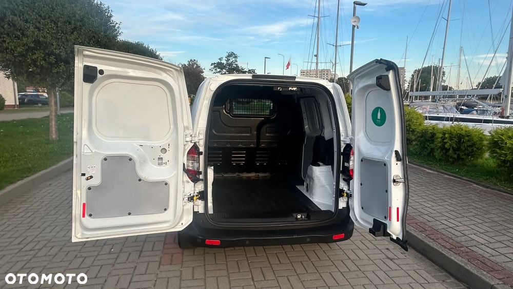 Ford Transit Courier - 16