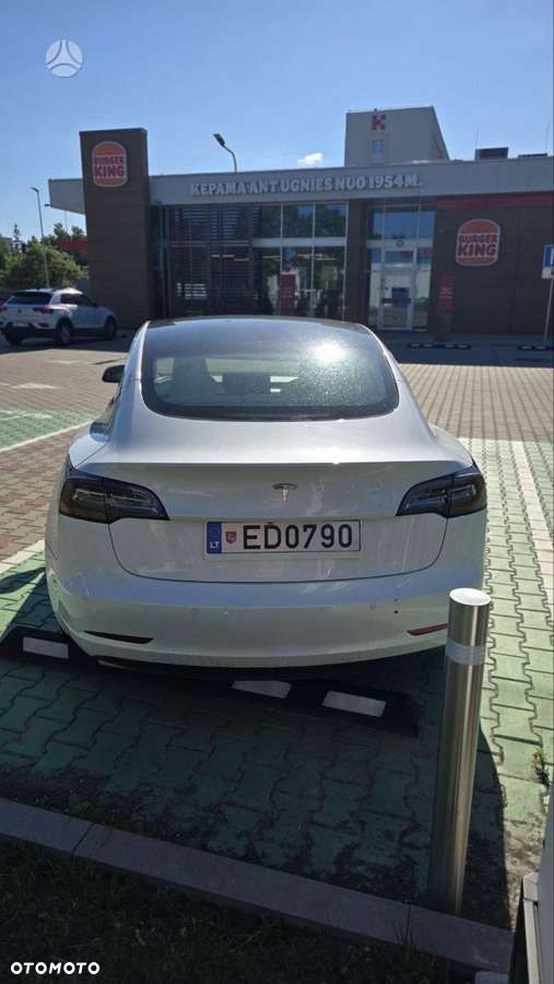 Tesla Model 3 - 9