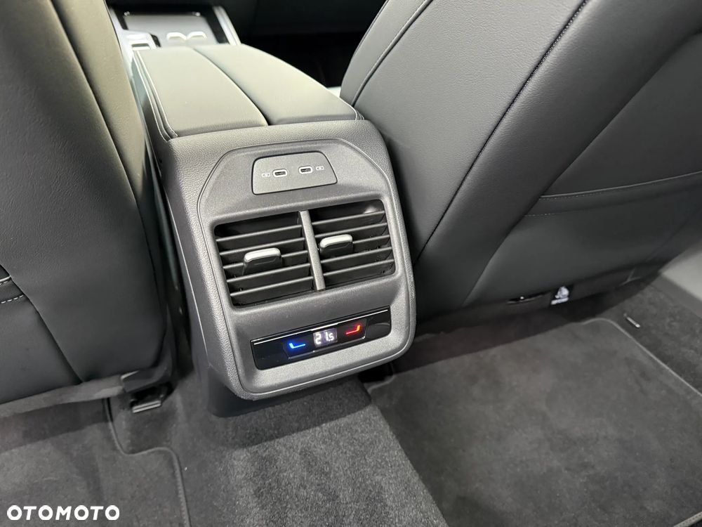 Volkswagen Passat Variant 2.0 TDI SCR Elegance DSG - 25