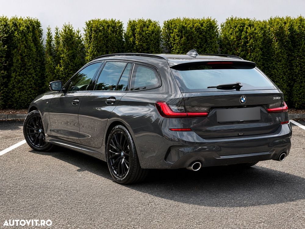 BMW Seria 3 330i AT - 4