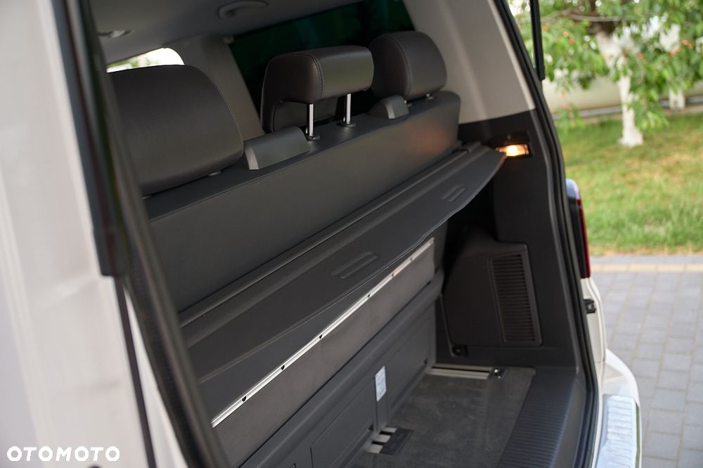 Volkswagen Multivan - 31