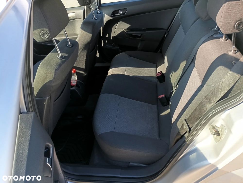 Opel Astra 1.6 Enjoy - 11