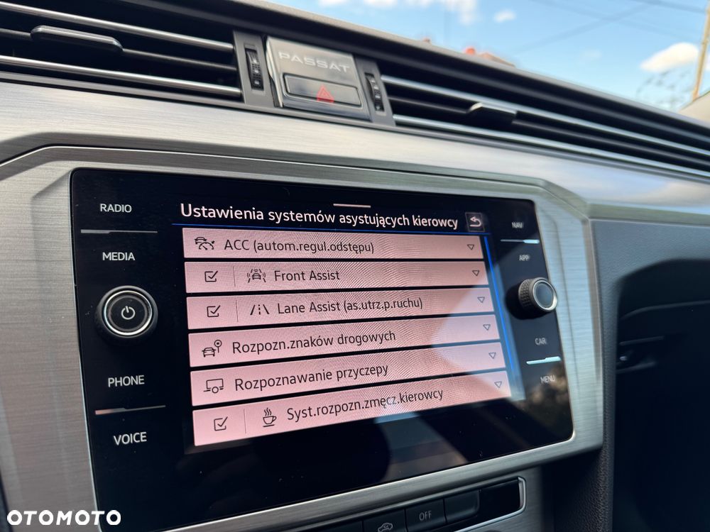 Volkswagen Passat 1.6 TDI SCR DSG Conceptline - 31