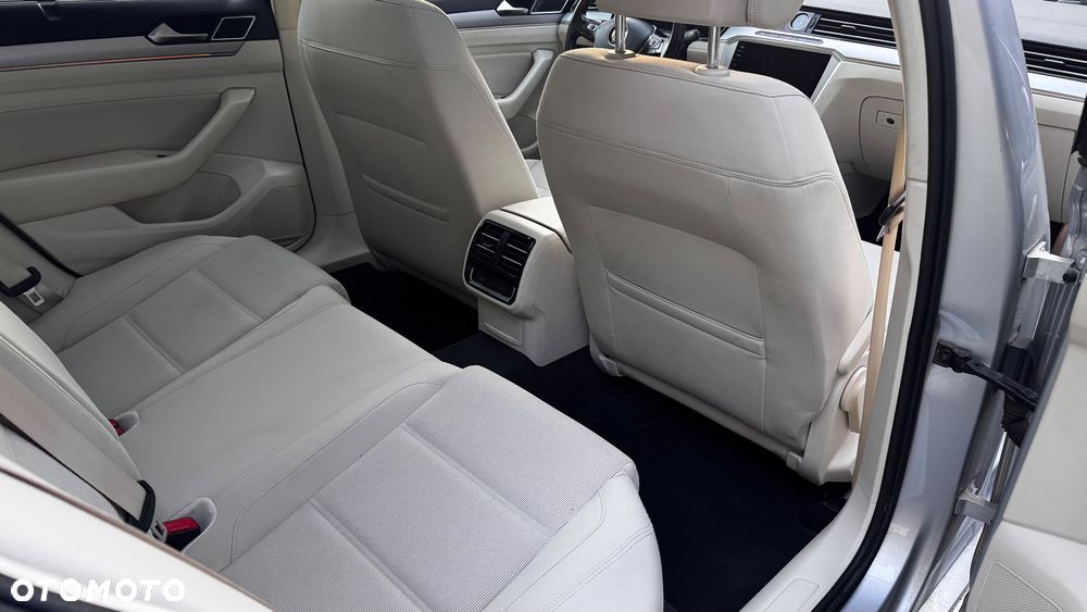 Volkswagen Passat 2.0 TDI SCR (BlueMotion Technology) DSG Comfortline - 26