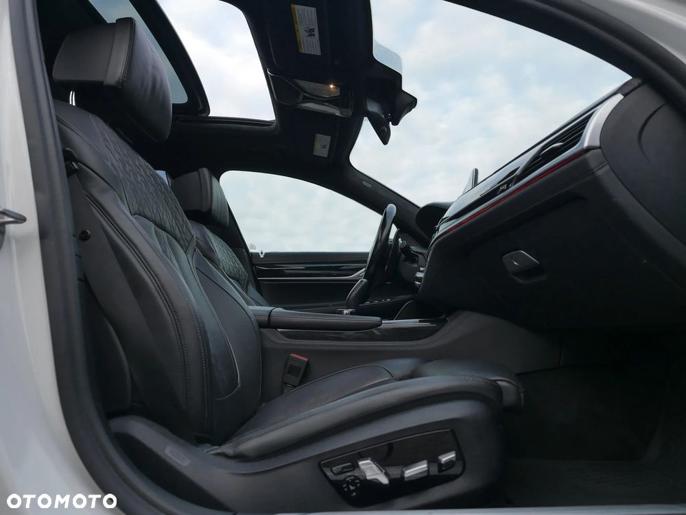 BMW Seria 7 750Li xDrive - 22