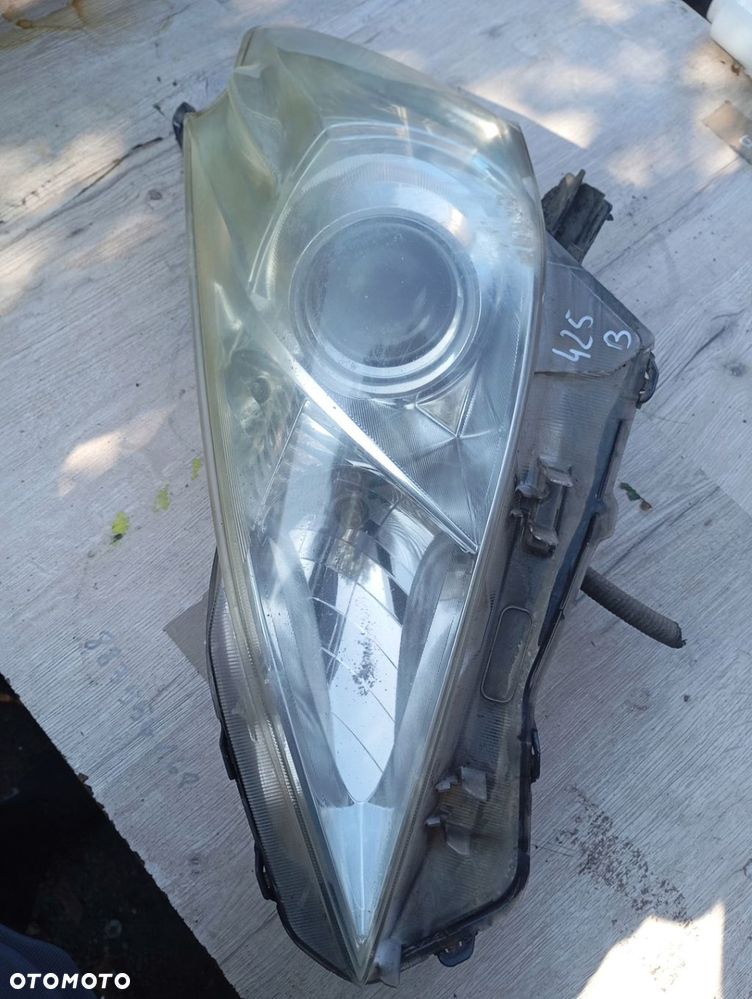 TOYOTA PRIUS PLUS - lampa przód prawa lewa - 10