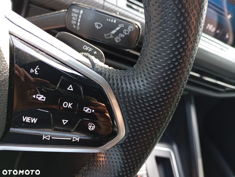 Volkswagen Golf 1.5 eTSI OPF DSG R-Line - 19