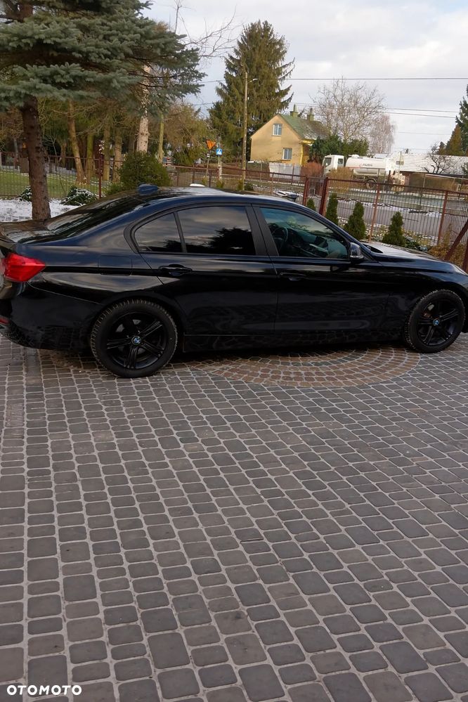 BMW Seria 3 328i Luxury Line - 4