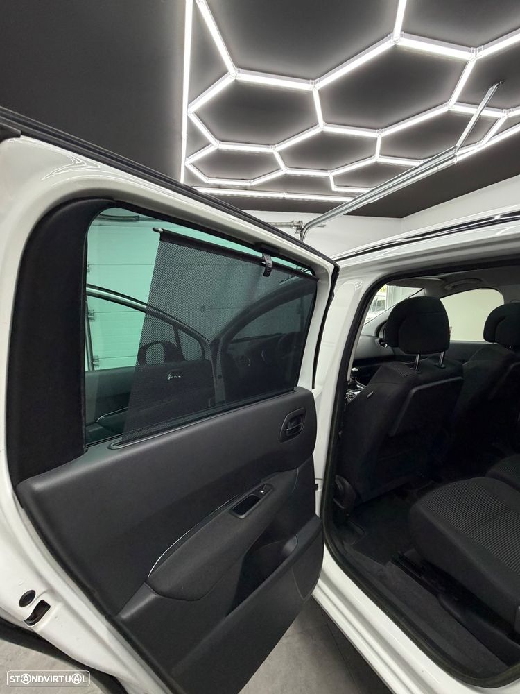 Peugeot 5008 1.6 HDi 5L Allure J17 - 17