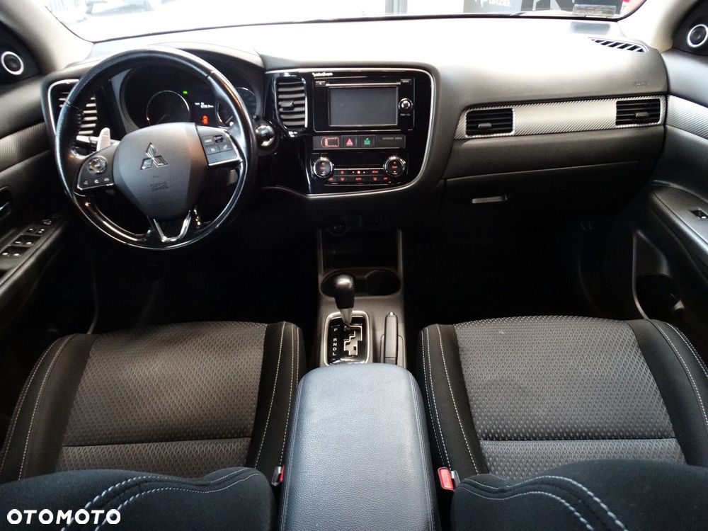 Mitsubishi Outlander - 18