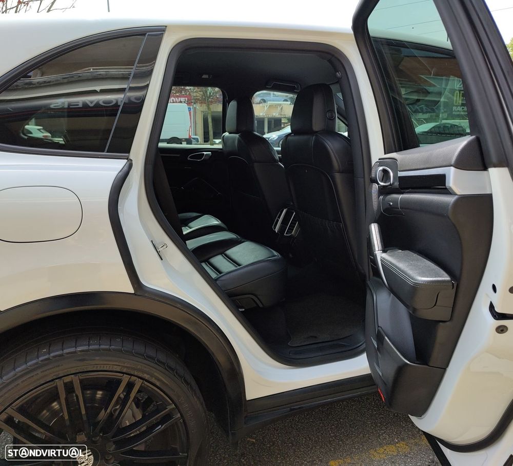 Porsche Cayenne Tiptronic S - 12