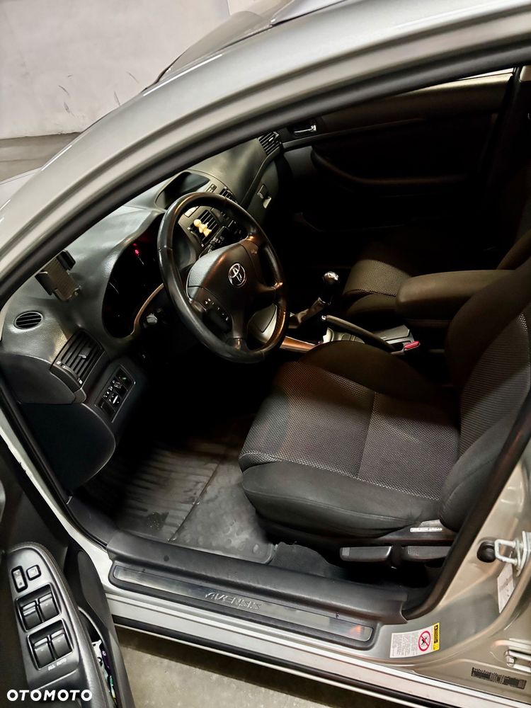 Toyota Avensis 1.8 VVT-i Combi - 8