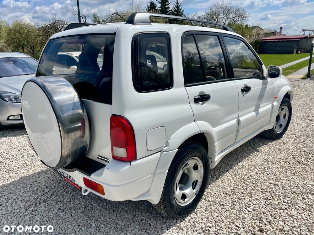 Suzuki Grand Vitara 2.0 Club - 9