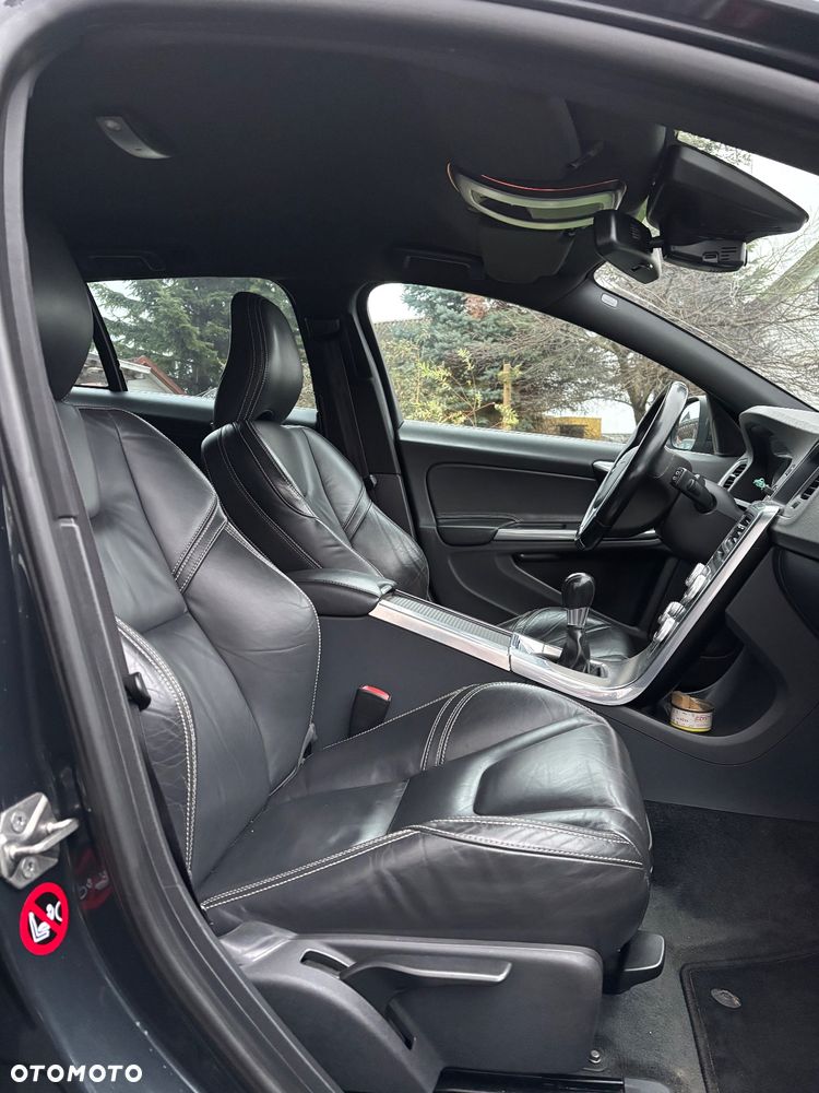 Volvo V60 D3 Summum - 33