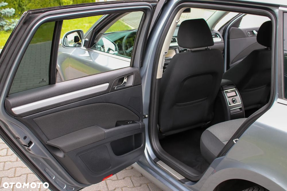 Skoda Superb 2.0 TDI DSG Exclusive - 28