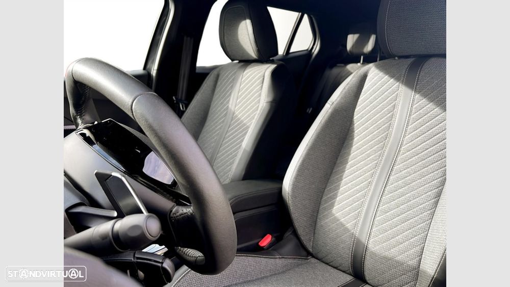 Peugeot 2008 1.2 Hybrid Allure e-DCS6 - 12