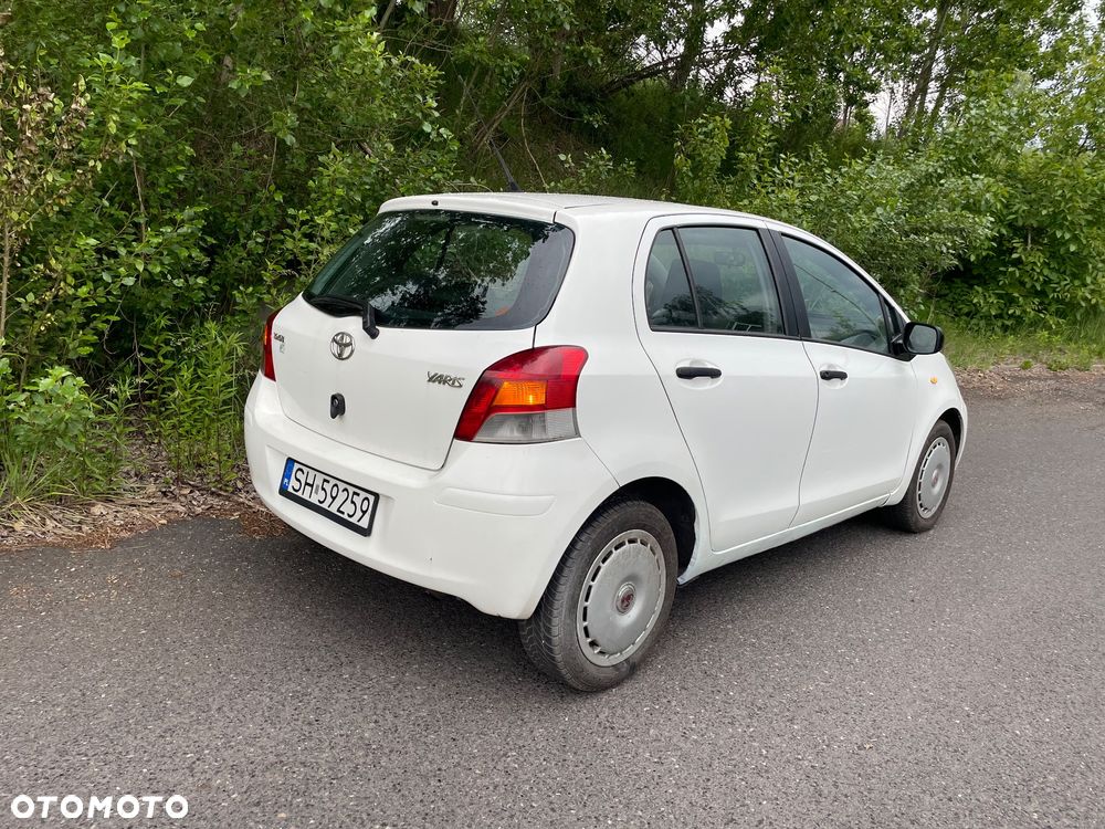Toyota Yaris 1.4 D-4D Premium - 4
