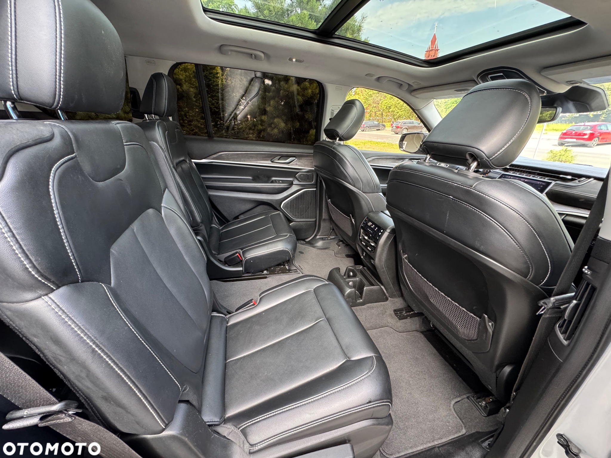 Jeep Grand Cherokee - 13