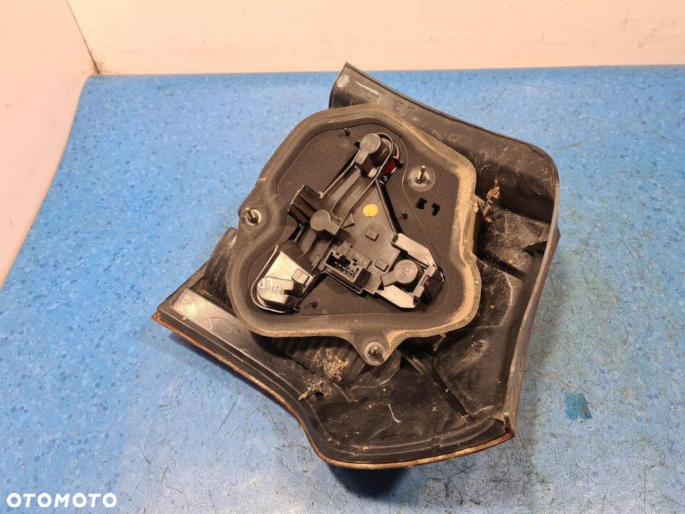 TOYOTA COROLLA E12 HB LAMPA TYŁ LEWA ZEWNĘTRZNA - 10