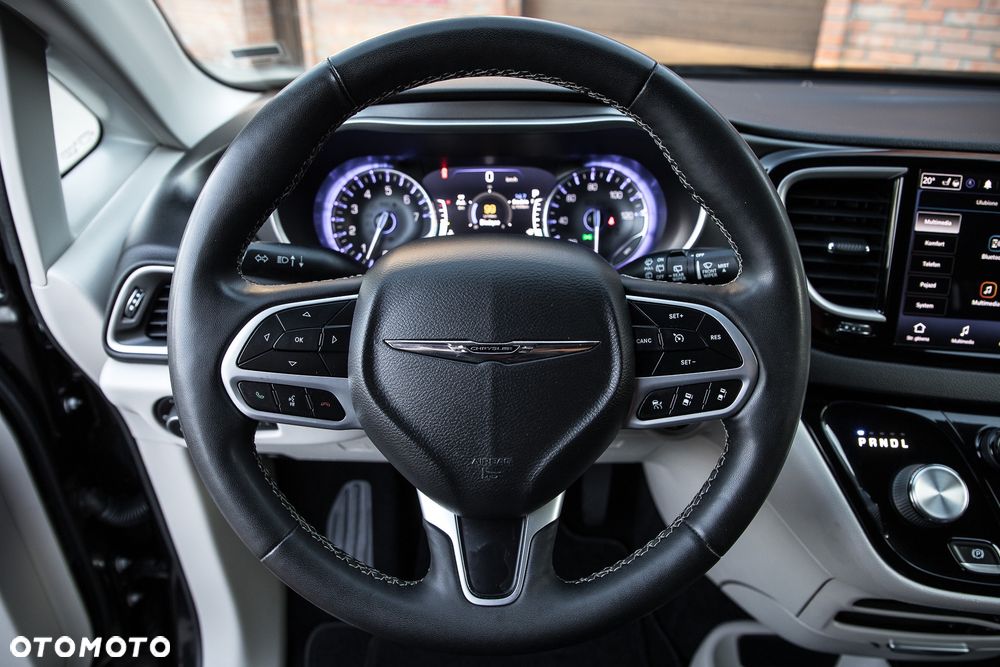 Chrysler Pacifica - 18