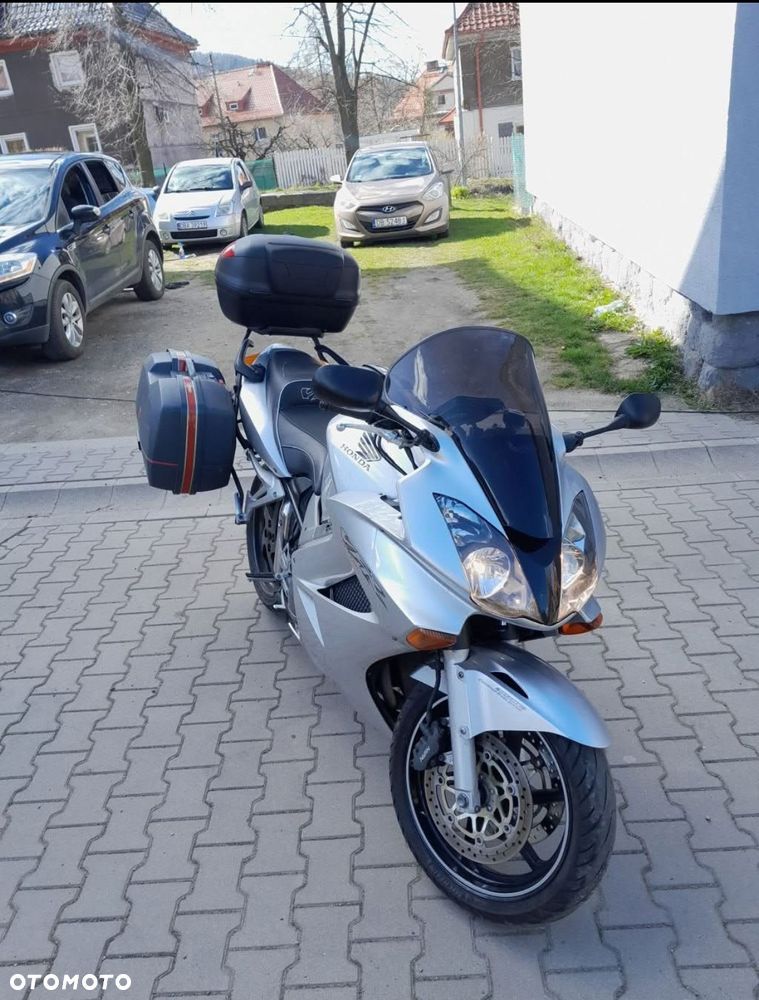 Honda VFR - 4