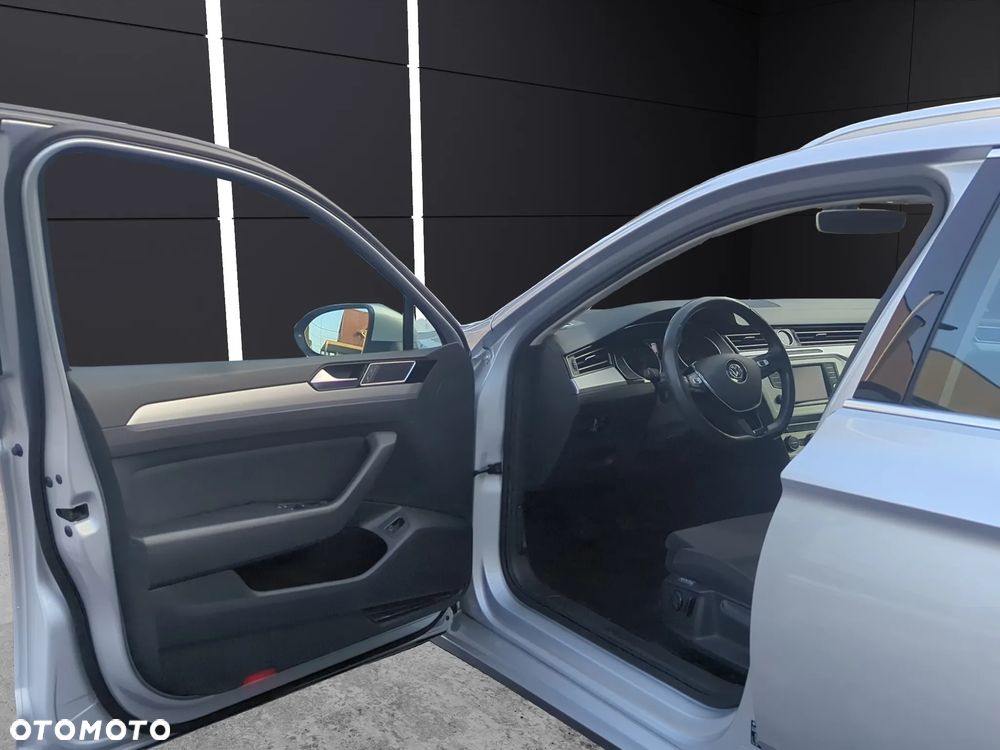 Volkswagen Passat - 14