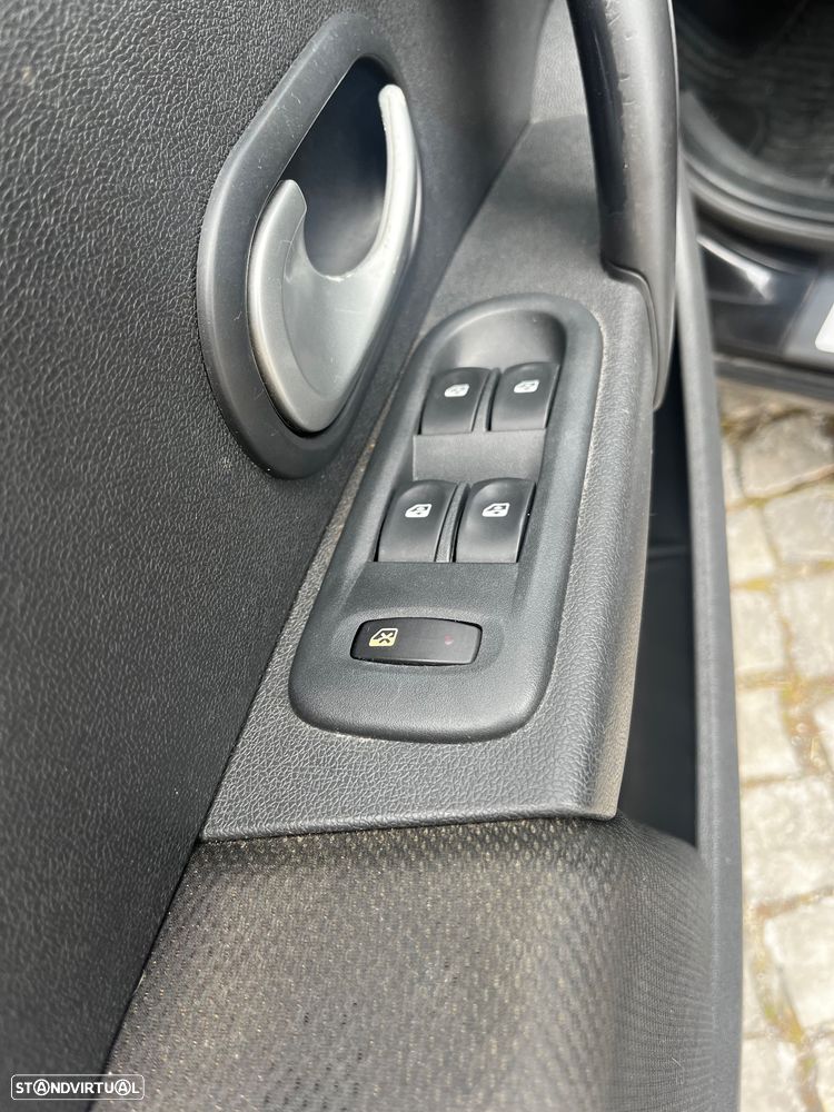 Renault Clio 1.2 TCE Dynamique S - 12