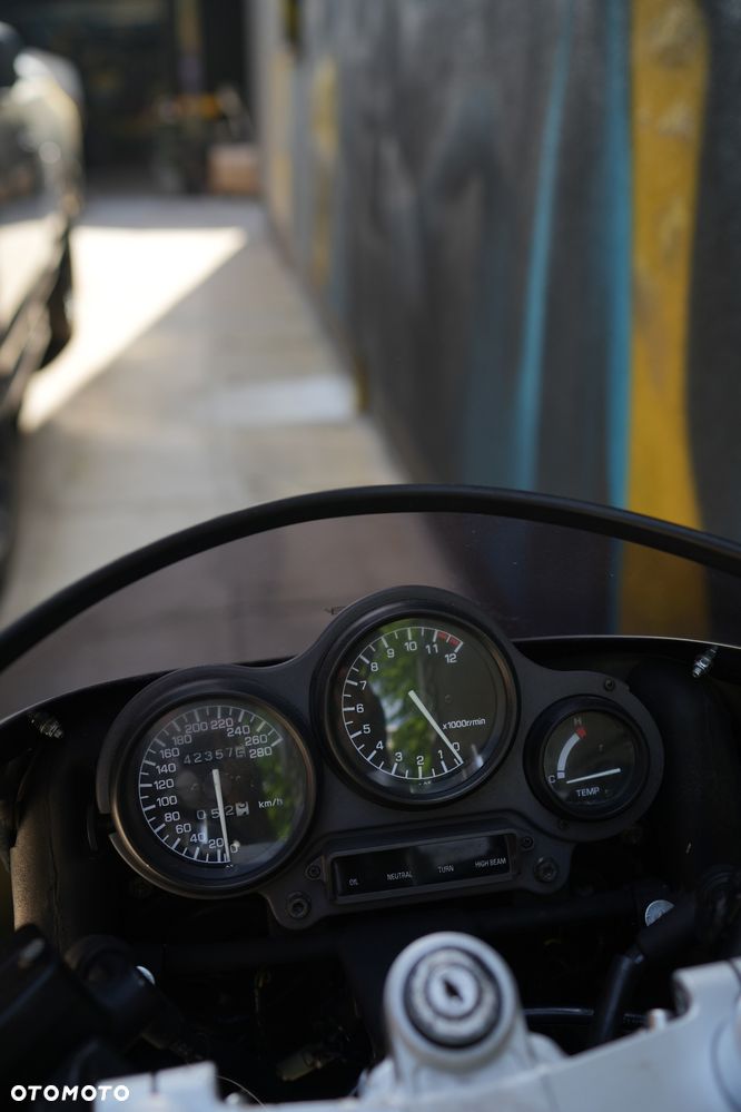 Yamaha FZR - 5