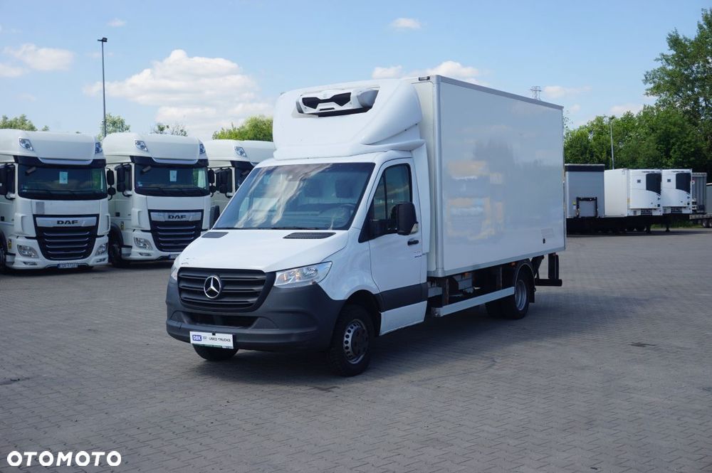 Mercedes-Benz Sprinter - 2