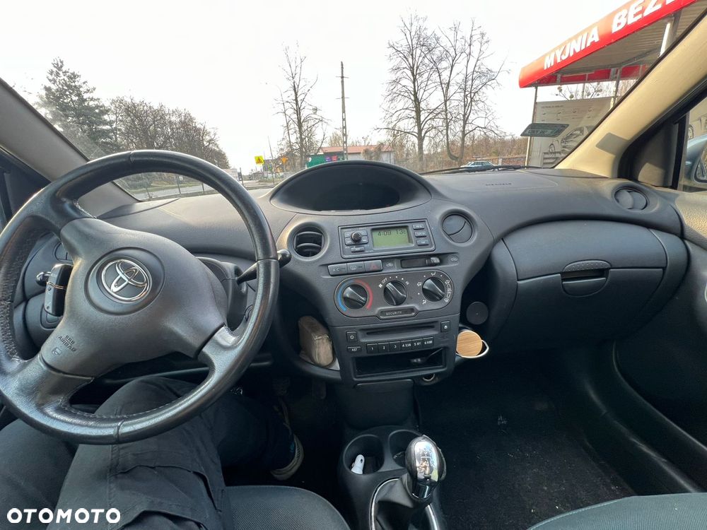 Toyota Yaris 1.4 D-4D Base - 4