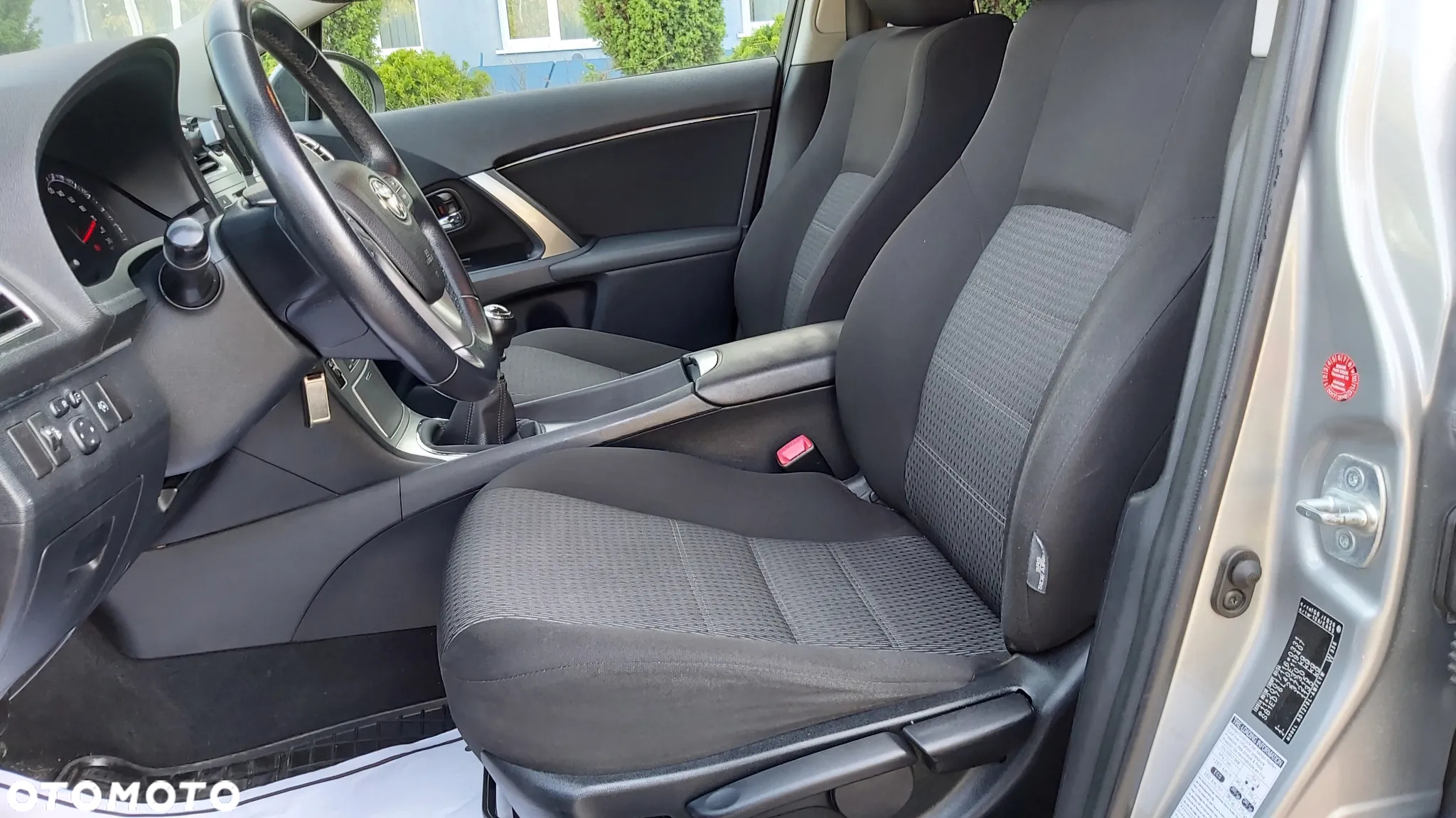 Toyota Avensis 2.0 D-4D Premium - 11