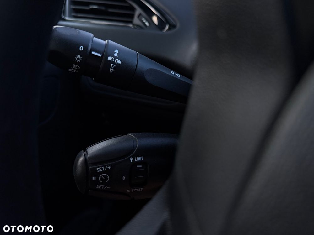 Peugeot 208 PureTech 82 Urban Move - 12