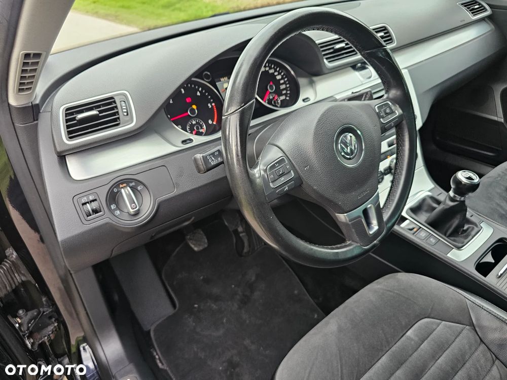 Volkswagen Passat 2.0 TDI Highline - 12