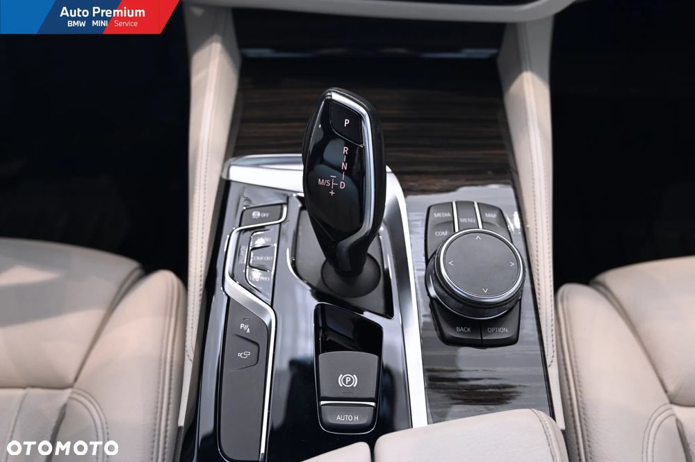 BMW Seria 5 520d xDrive - 17