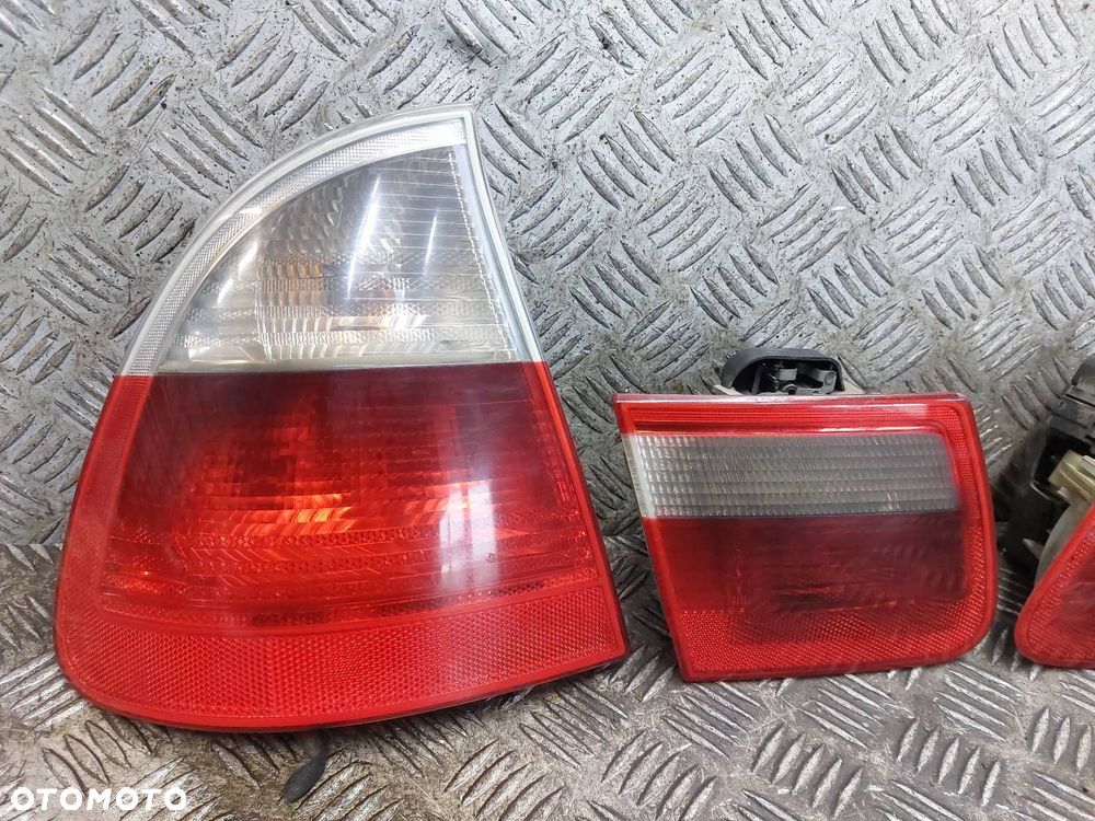 LAMPA LEWY TYŁ + PRAWY TYŁ W BŁOTNIK W KLAPĘ BMW E46 KOMBI TOURING ORI - 2