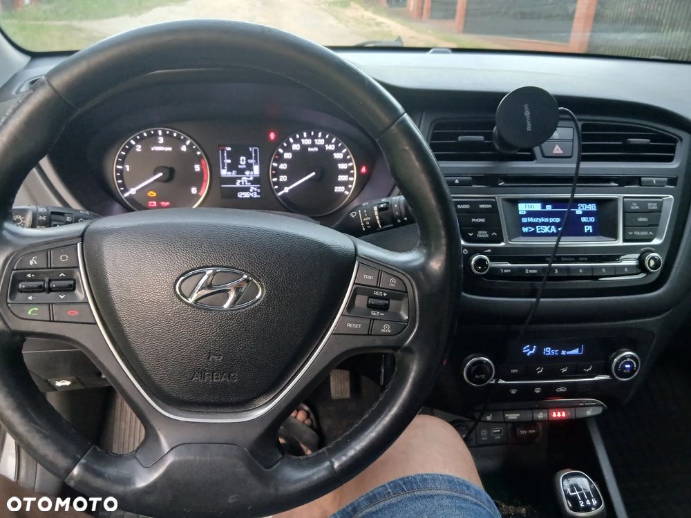 Hyundai i20 1.4 CRDi Comfort EU5 - 6