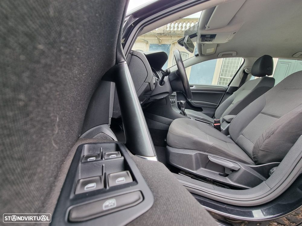 VW Golf 1.6 TDi Highline DSG - 6