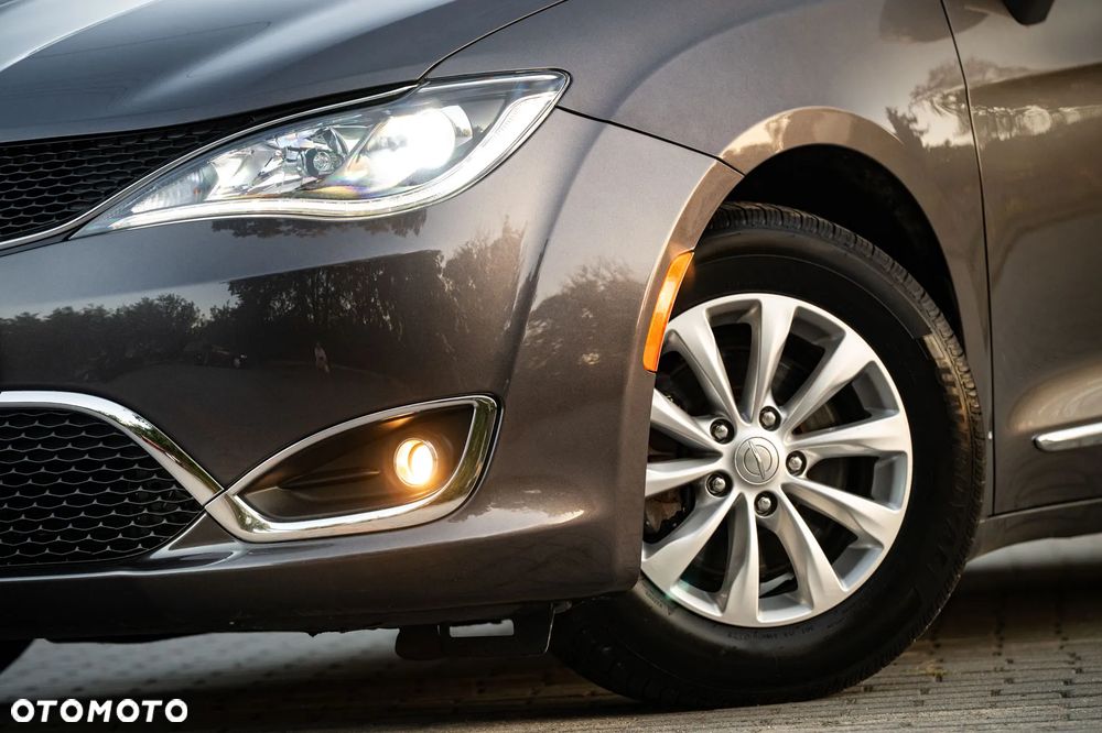 Chrysler Pacifica - 3