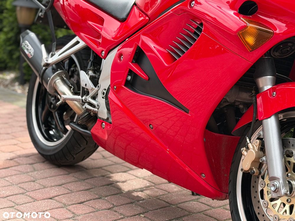 Honda VFR - 12