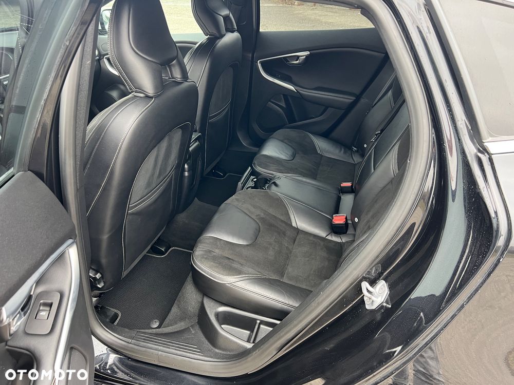 Volvo V40 D3 R Design - 24