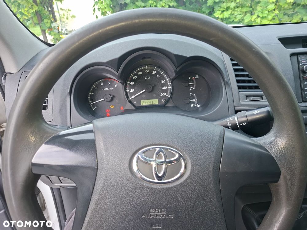 Toyota Hilux 2.5 D-4D DLX - 8