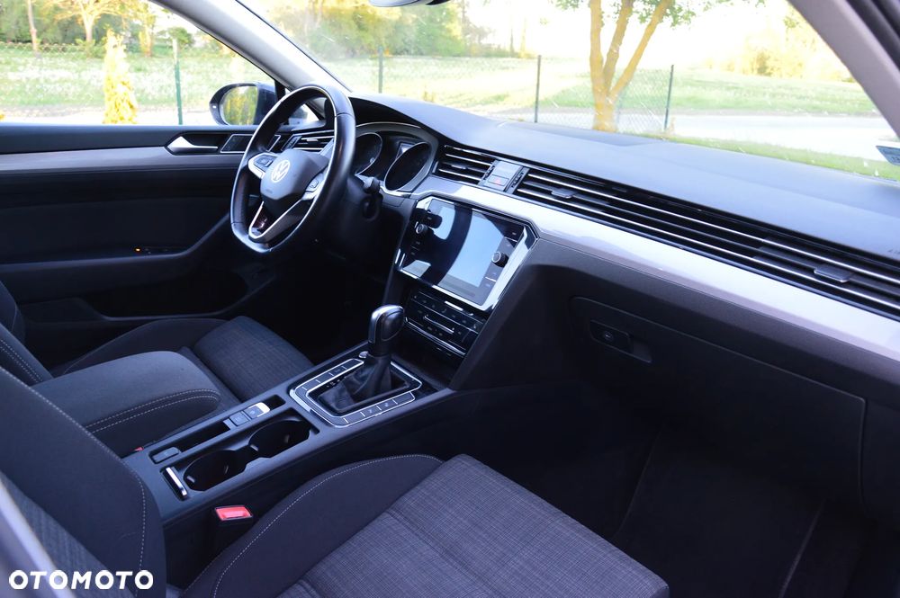 Volkswagen Passat - 28