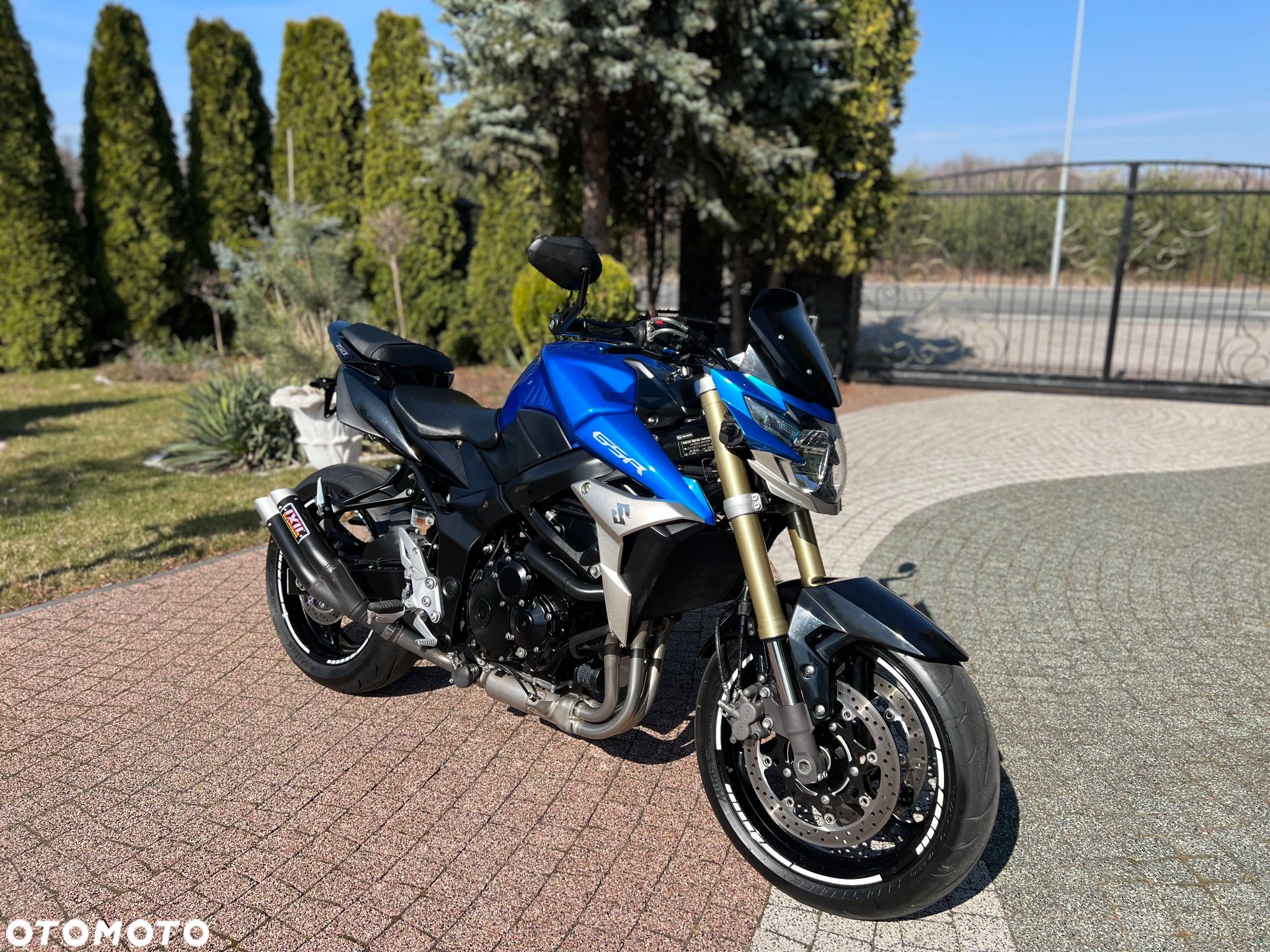 Suzuki GSR - 1