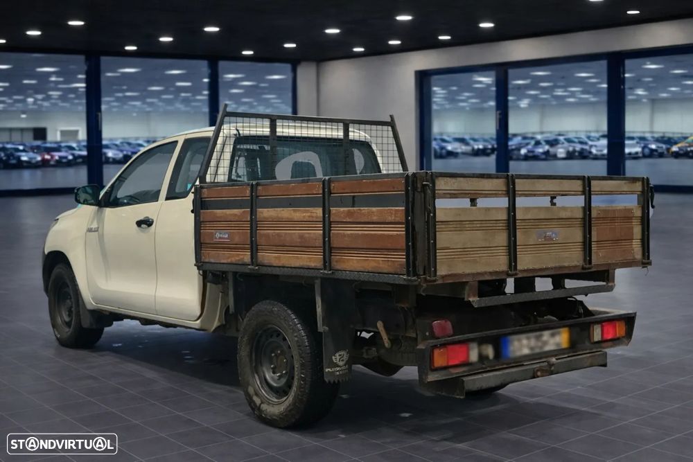 Toyota Hilux 2.4 D-4D 2WD CE 3L - 4