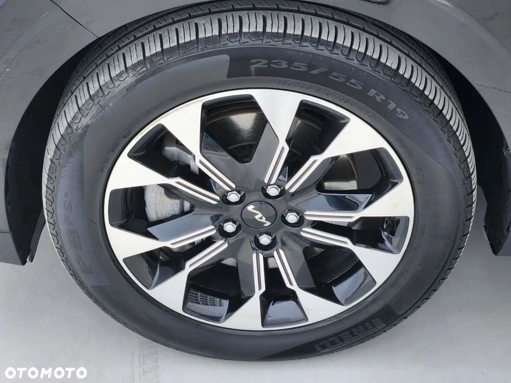 Kia Carnival - 19