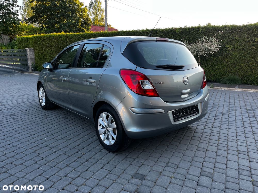 Opel Corsa 1.2 16V Cosmo - 5