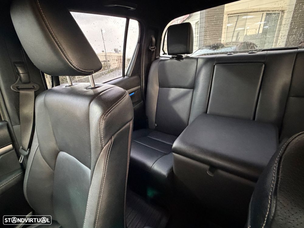 Toyota Hilux 2.8 D-4D 4WD Invincible TA - 8