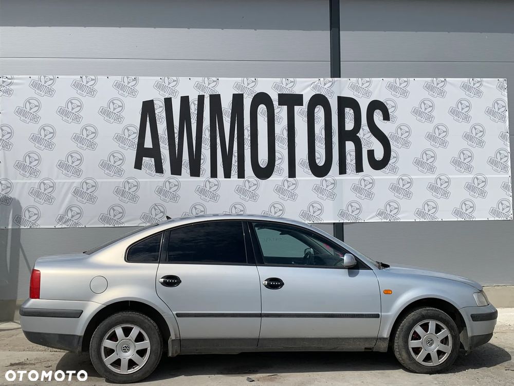 VOLKSWAGEN PASSAT 1998 *SAMOCHÓD NA CZĘŚCI* 1425 MASKA, LAMPA, DRZWI, LUSTERKO, ZDERZAK, GRILL, BŁOTNIK, KLAPA, BELKA, DESKA, FOTELE, KANAPA, ĆWIARTKA KIEROWNICA, TARCZE, ZACISKI, ZAWIESZENIE, KOMPLETNY PRZÓD, KOMPLETNY TYŁ, LICZNIK, ZEGARY, PRAWE LEWE PRZÓD TYŁ - 3