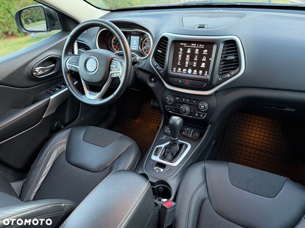 Jeep Cherokee - 17